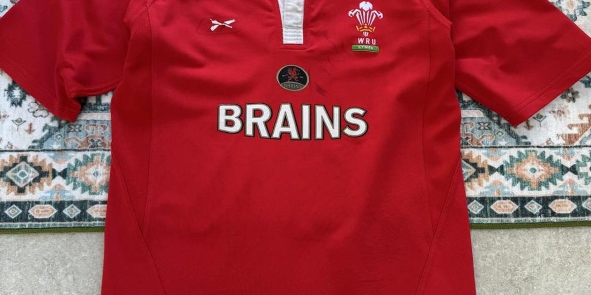 Wales Rugby Reebok Playing Shirt S - Threads Uncovered
