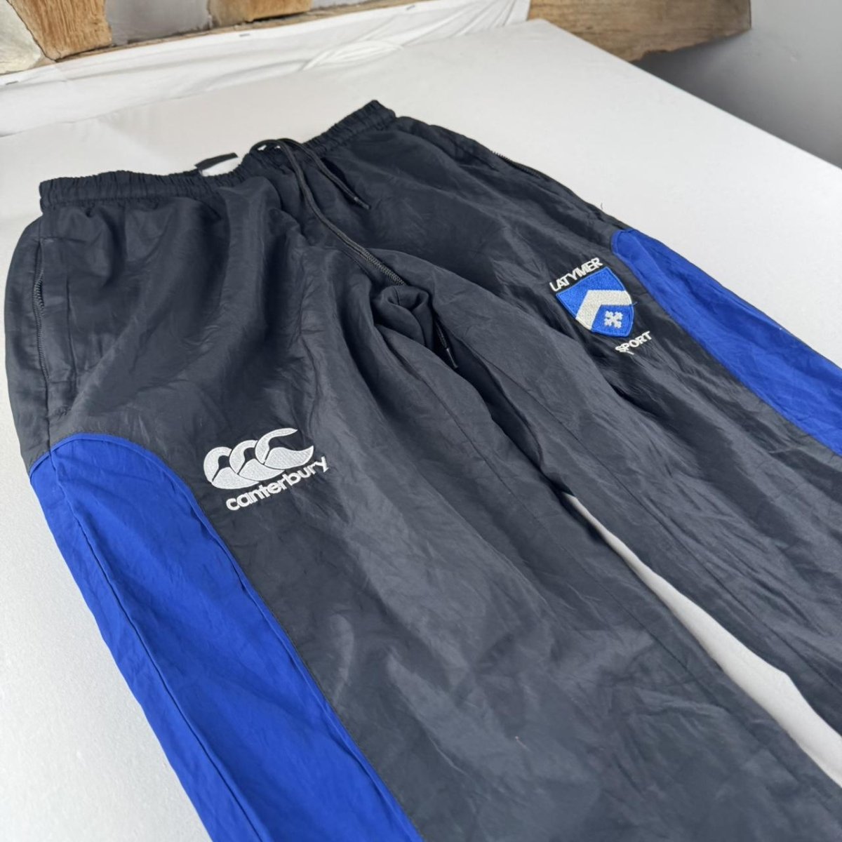 Womens Uncuffed Canterbury Joggers Size 8 - Threads Uncovered