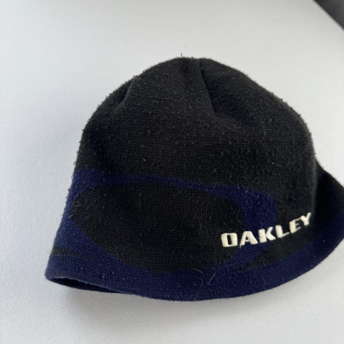 Y2k Fleece Lined Embroidered Oakley Beanie with Blue Logo - Threads Uncovered